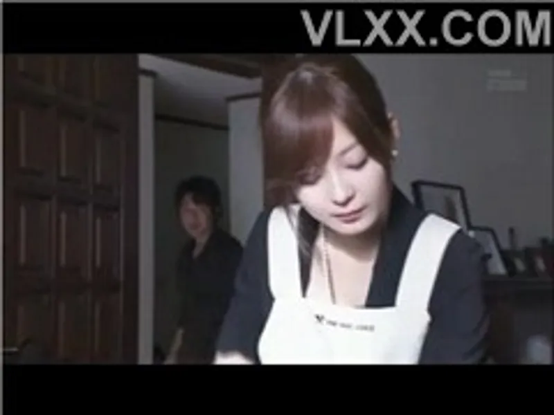 ông xã đi công tác, cô vợ ở nhà bị bạn tình của chị gái cưỡng hiếp